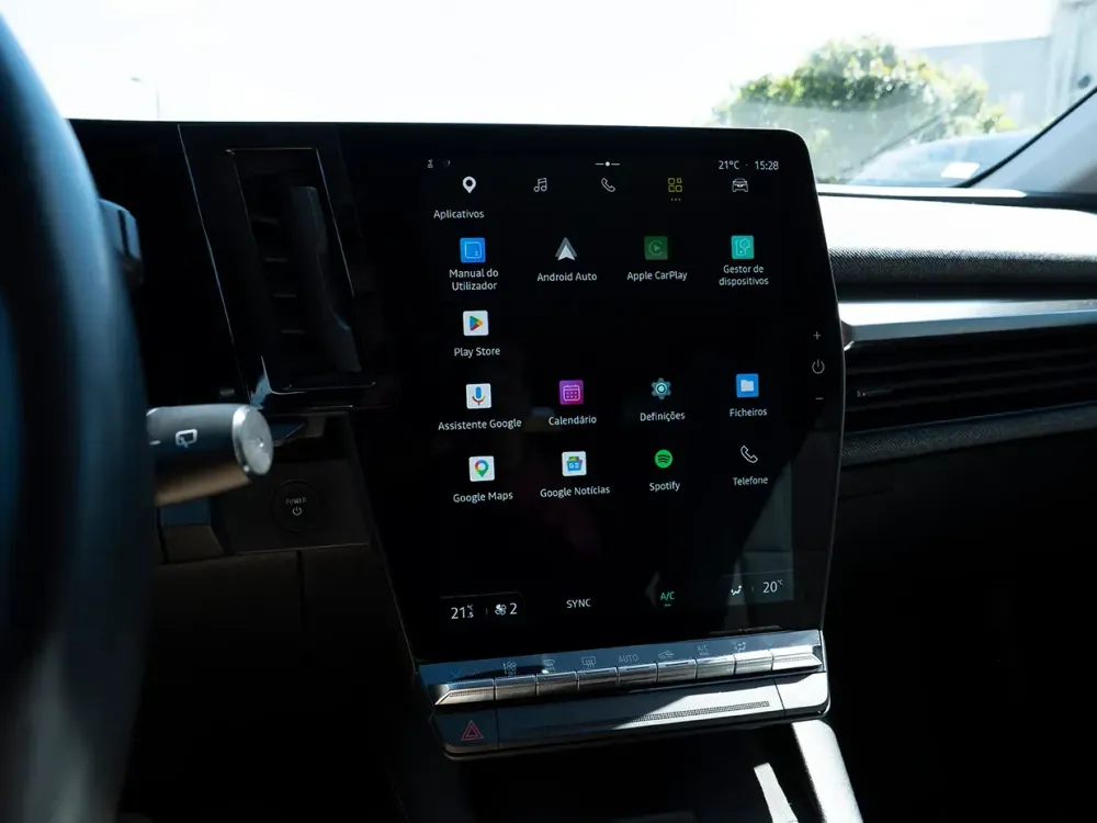 Ecrã Tátil do Carro elétrico Renault Mégane e-tech, onde mostra o GPS, alusivo à realização de uma viagem