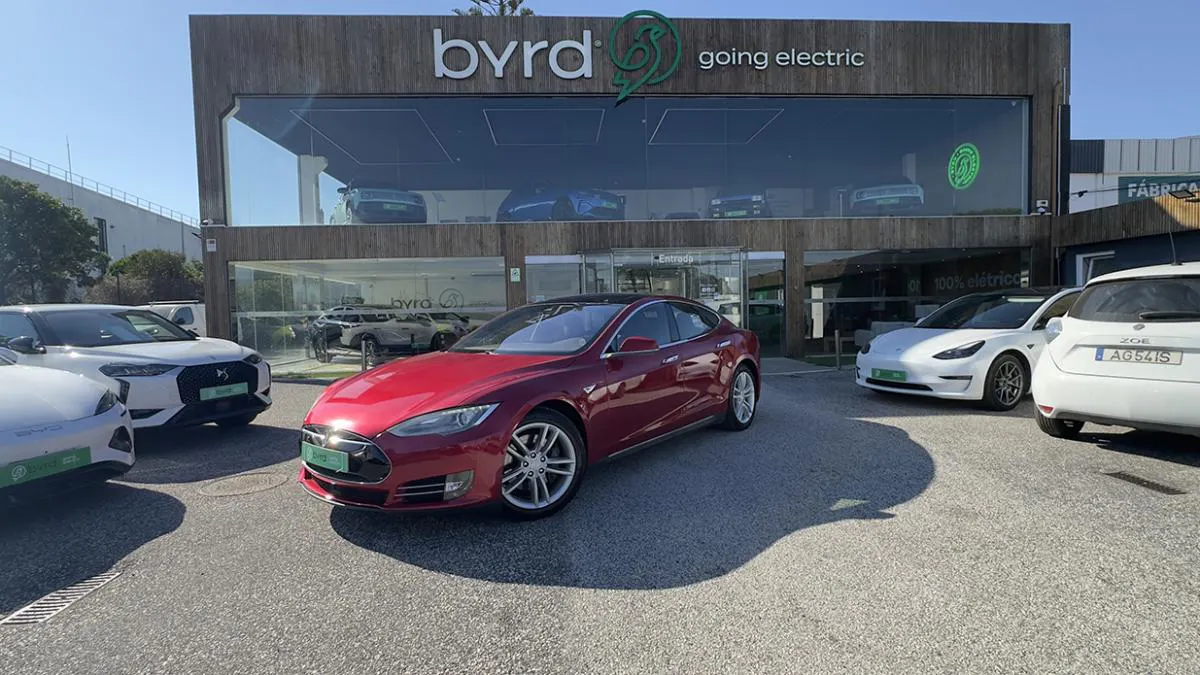 Tesla Model S - Photo 1