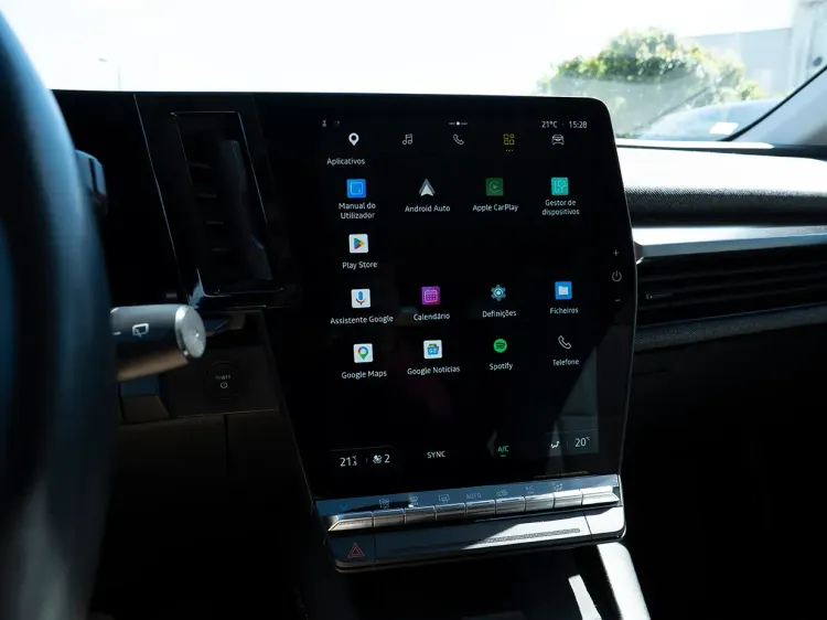 Ecrã Tátil do Carro elétrico Renault Mégane e-tech, onde mostra o GPS, alusivo à realização de uma viagem
