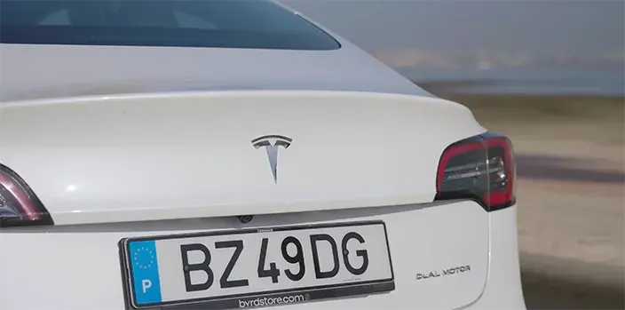 Imagem do Tesla Model 3 que irá ser apresentado neste artigo