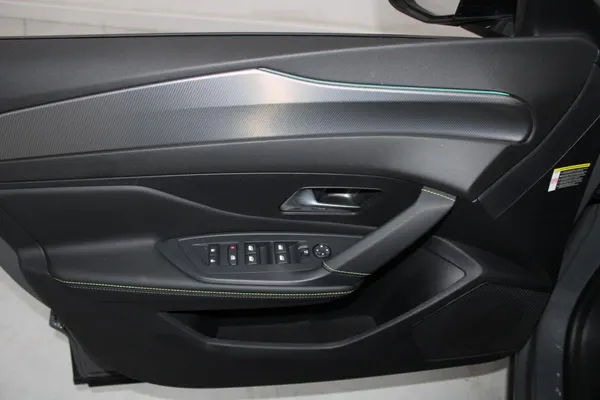 Peugeot E-408 - Photo 8