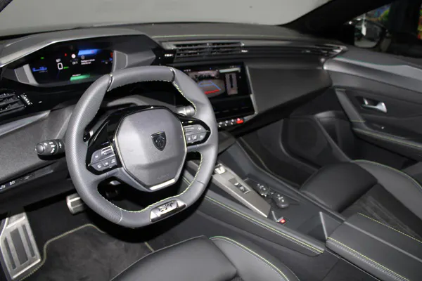 Peugeot E-408 - Photo 10