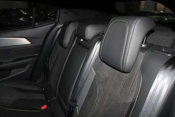 Peugeot E-408 - Photo 12
