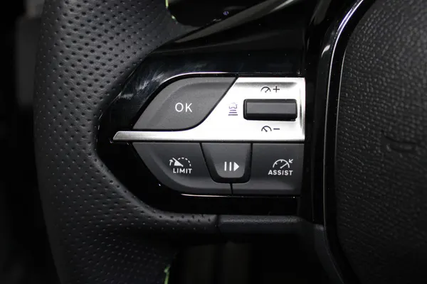 Peugeot E-408 - Photo 13