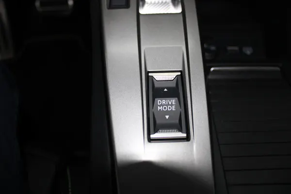 Peugeot E-408 - Photo 18