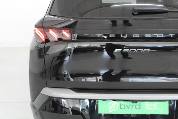 Peugeot E-5008 - Photo 2