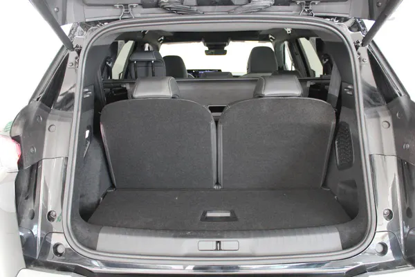 Peugeot E-5008 - Photo 8