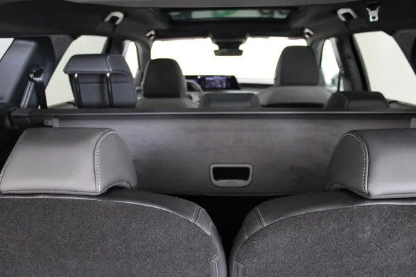 Peugeot E-5008 - Photo 9