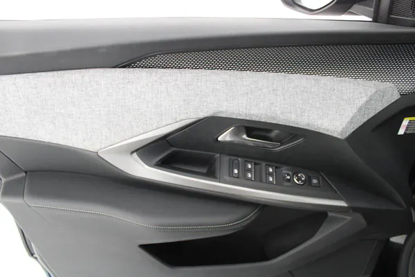 Peugeot E-5008 - Photo 10