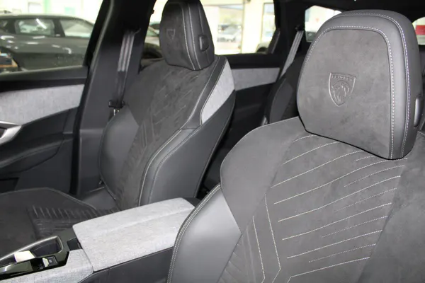 Peugeot E-5008 - Photo 11