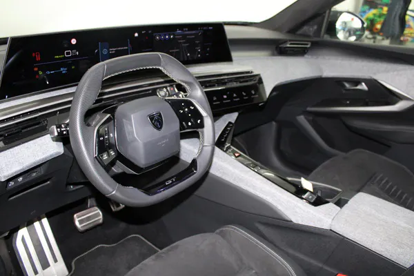 Peugeot E-5008 - Photo 12