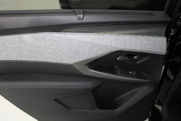 Peugeot E-5008 - Photo 13