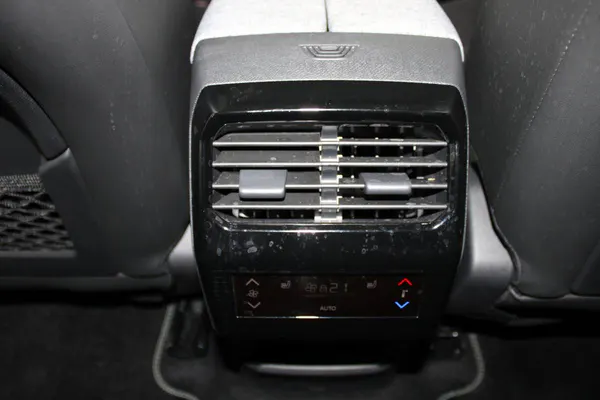 Peugeot E-5008 - Photo 16
