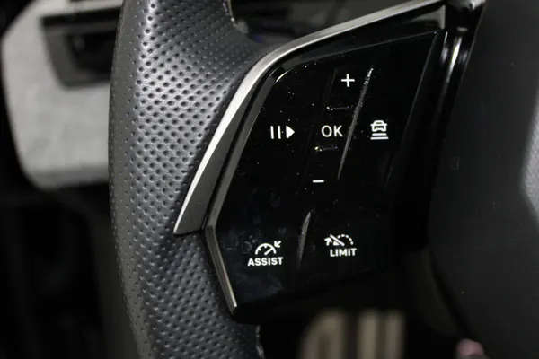 Peugeot E-5008 - Photo 17