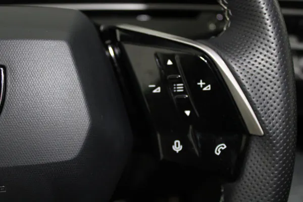 Peugeot E-5008 - Photo 18