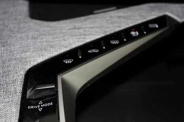 Peugeot E-5008 - Photo 21