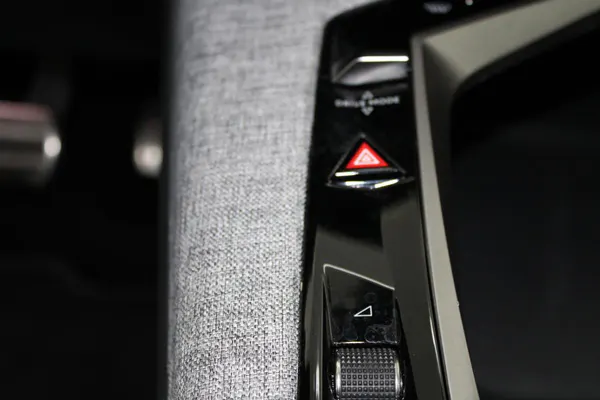 Peugeot E-5008 - Photo 22