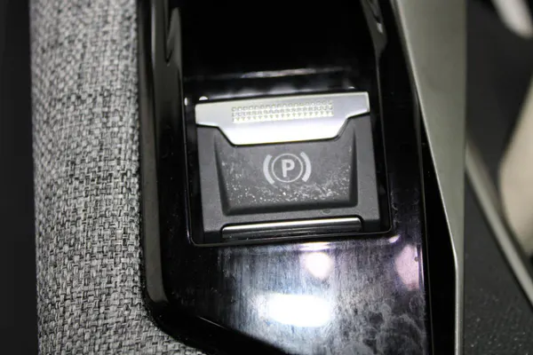Peugeot E-5008 - Photo 23
