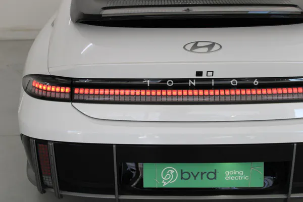 Hyundai Ioniq 6 - Photo 2
