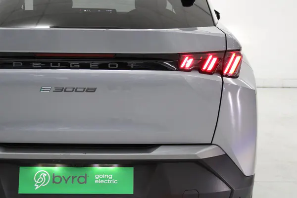 Peugeot E-3008 - Photo 8