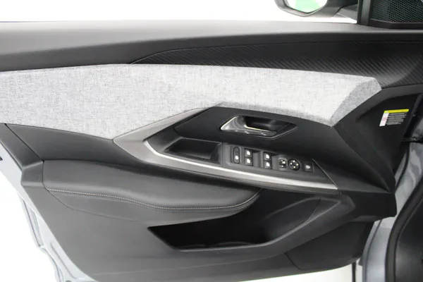 Peugeot E-3008 - Photo 10