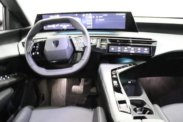 Peugeot E-3008 - Photo 14