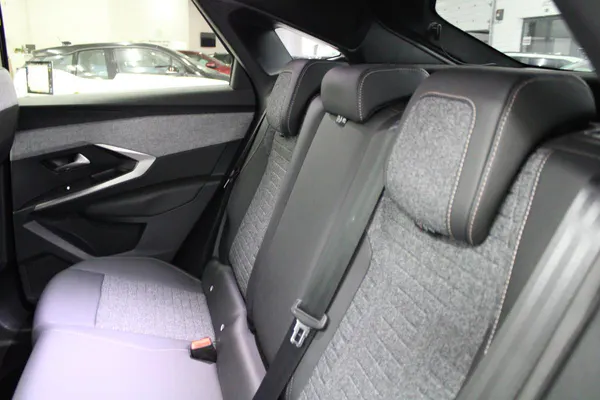 Peugeot E-3008 - Photo 13