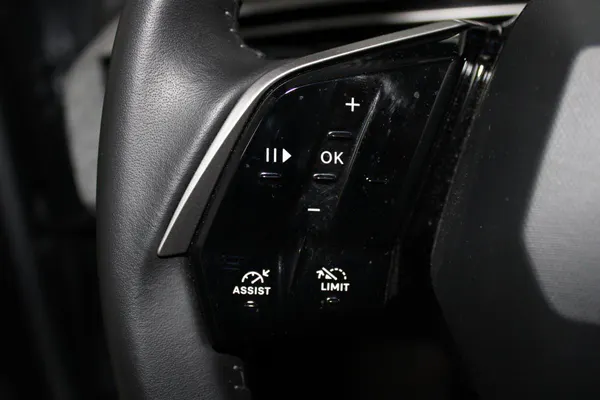 Peugeot E-3008 - Photo 15