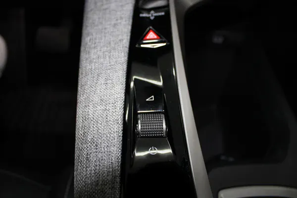 Peugeot E-3008 - Photo 21