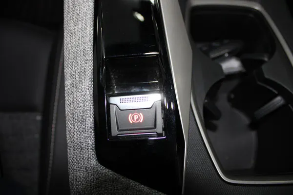 Peugeot E-3008 - Photo 22