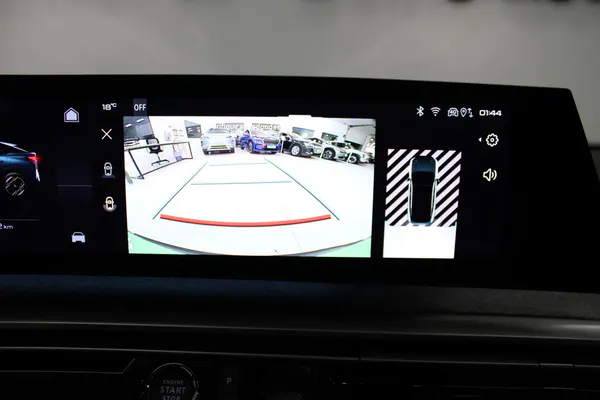 Peugeot E-3008 - Photo 30