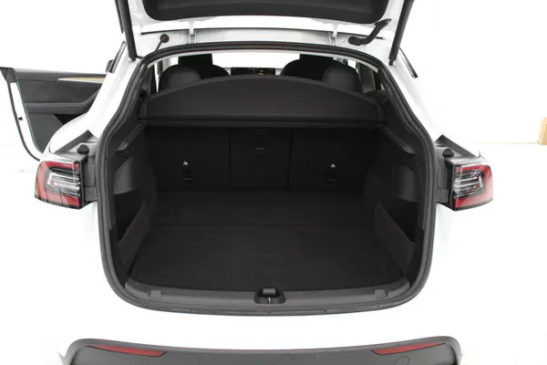Tesla Model Y - Photo 25