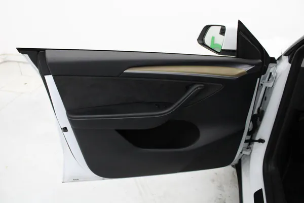 Tesla Model Y - Photo 8