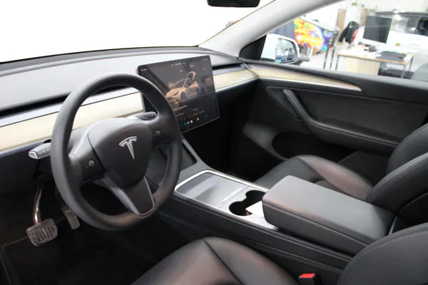 Tesla Model Y - Photo 10