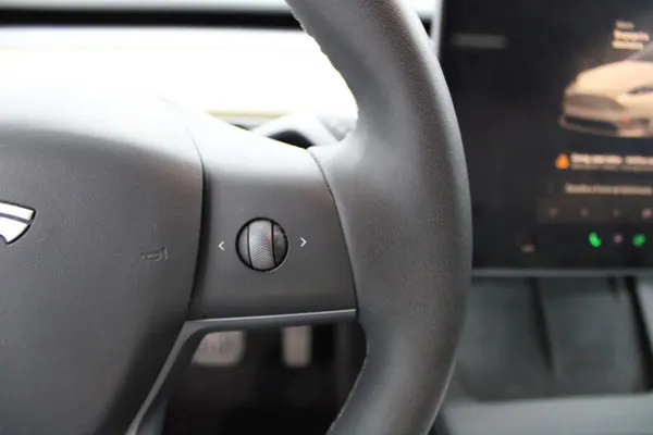 Tesla Model Y - Photo 13