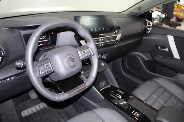 Citroen e-C4 X - Photo 11