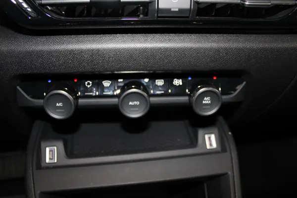 Citroen e-C4 X - Photo 18