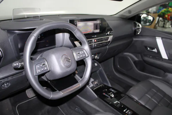 Citroen e-C4 - Photo 12