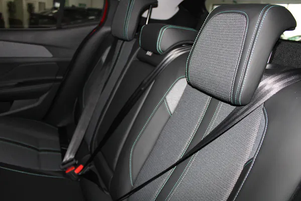 Peugeot E-408 - Photo 28