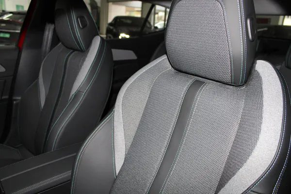 Peugeot E-408 - Photo 10