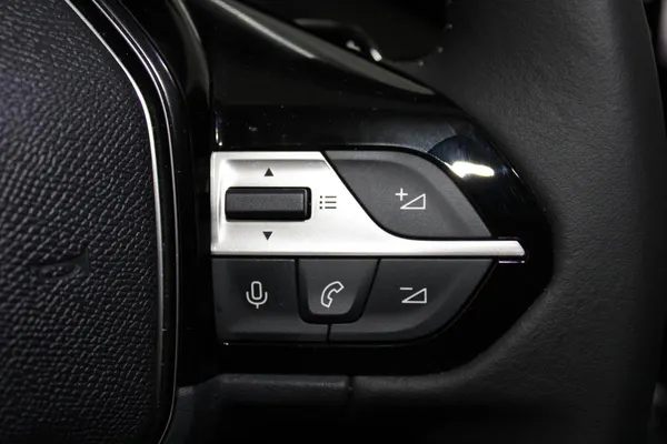 Peugeot E-408 - Photo 13