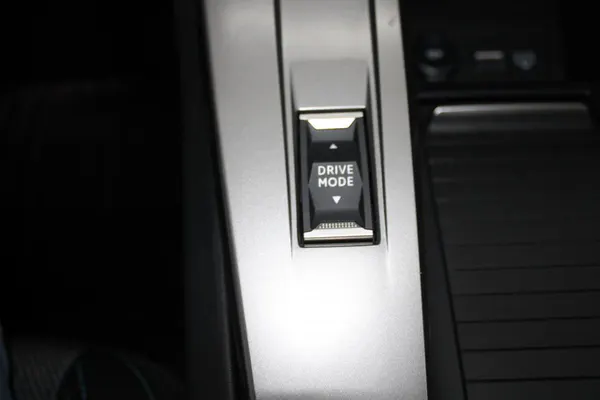 Peugeot E-408 - Photo 17