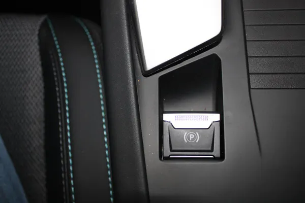 Peugeot E-408 - Photo 18