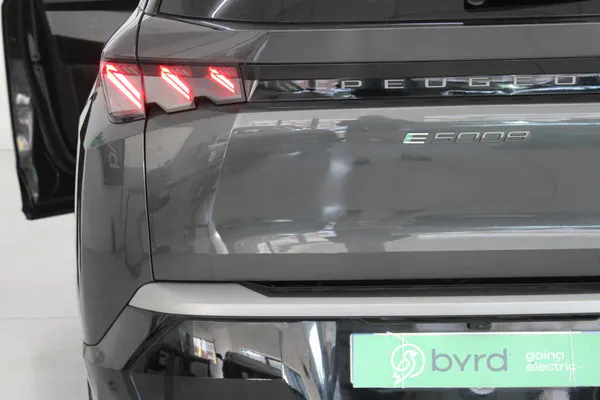 Peugeot E-5008 - Photo 6