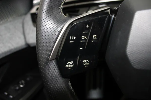Peugeot E-5008 - Photo 14
