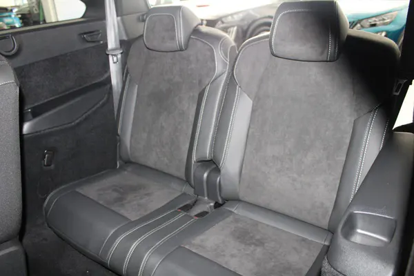 Peugeot E-5008 - Photo 13