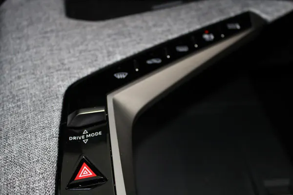 Peugeot E-5008 - Photo 18