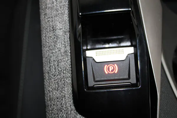 Peugeot E-5008 - Photo 19