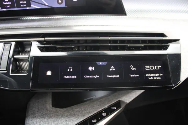 Peugeot E-5008 - Photo 20