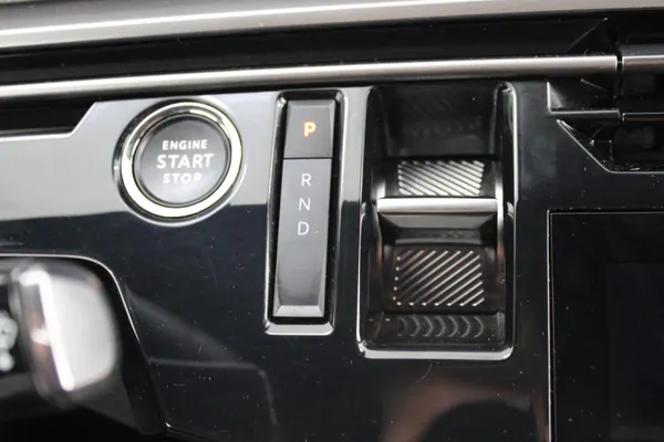 Peugeot E-5008 - Photo 21